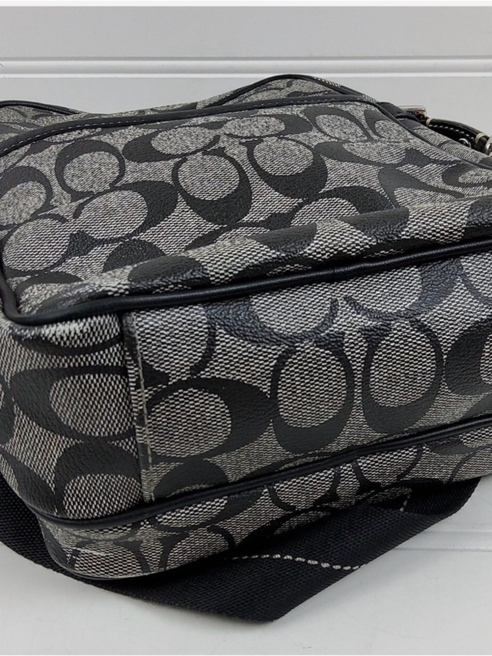 Coach Heritage Stripe Flight F70589 Camera Crossbody - Picture 6 of 6
